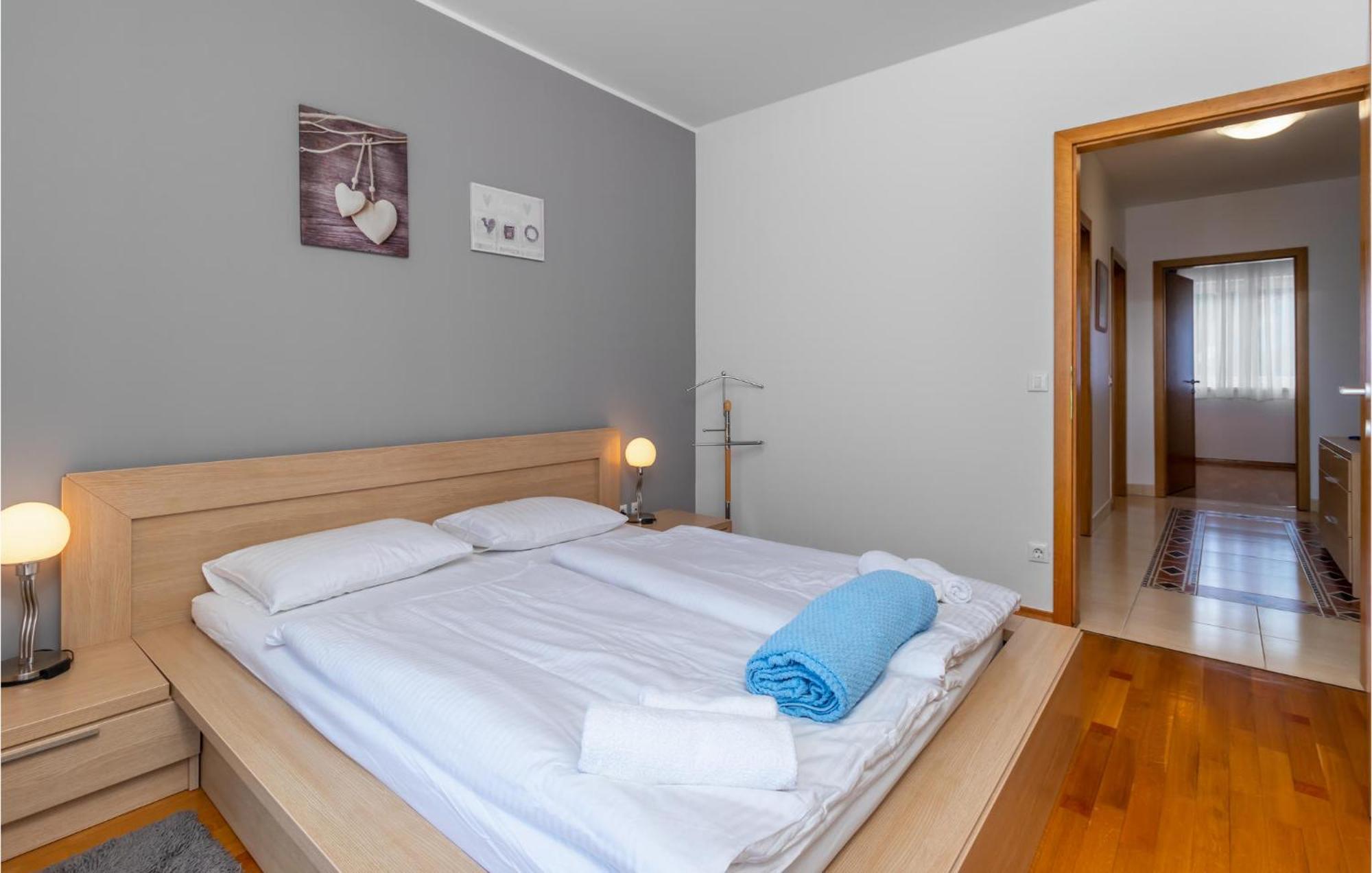 Lovely Apartment In Selce With House Sea View Exterior photo